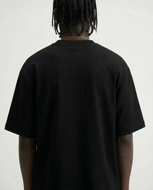 Camiseta oversized International Sports Club preta PRISON® no modelo vista das costas