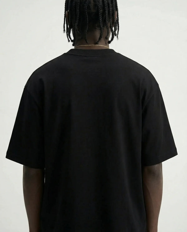 Camiseta oversized International Sports Club preta PRISON® no modelo vista das costas