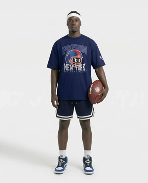 Camiseta oversized NY Kickoff Capacete azul-marinho PRISON® look completo no modelo