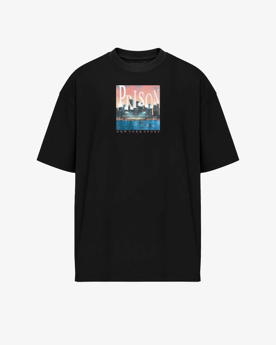 Camiseta oversized NYC Skyline Postcard preta PRISON® vista frontal