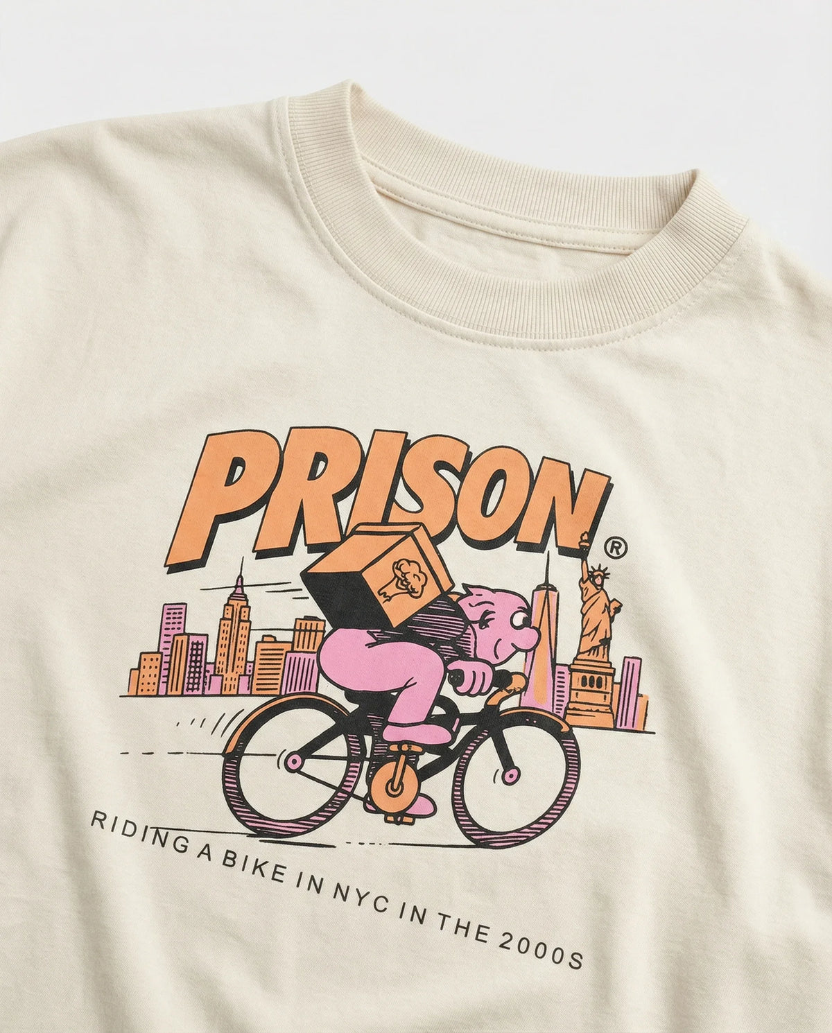 Camiseta oversized NYC Bike Vintage off-white PRISON® detalhe da estampa
