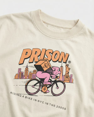 Camiseta oversized NYC Bike Vintage off-white PRISON® detalhe da estampa