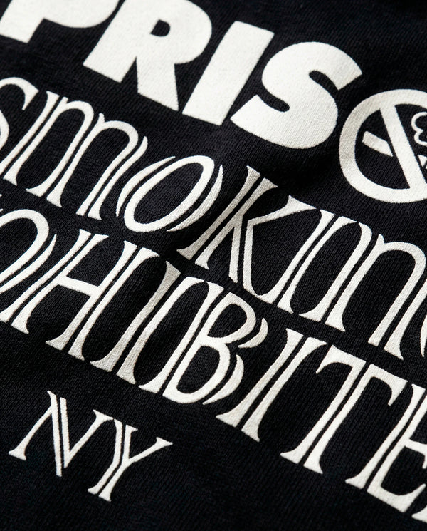 Camiseta oversized NY Minimal Logo preta PRISON® detalhe da estampa das costas