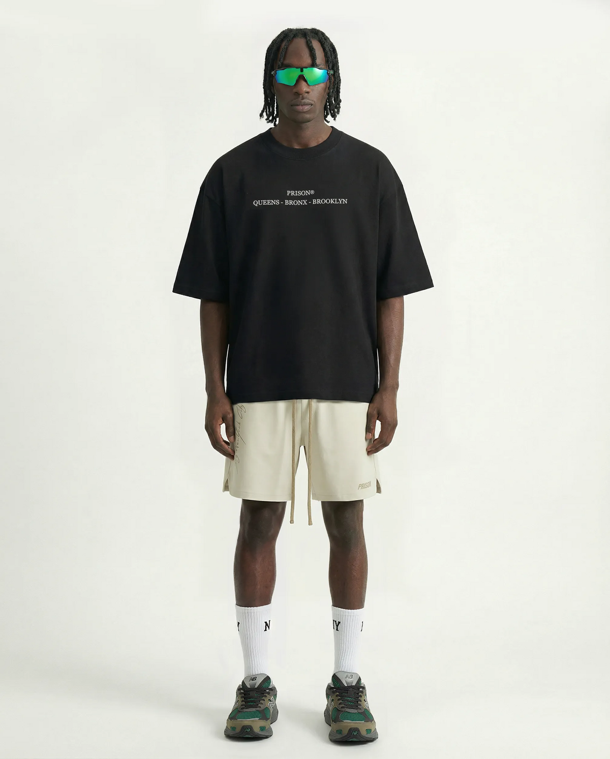 Camiseta oversized Dragão NY preta PRISON® no look essencial