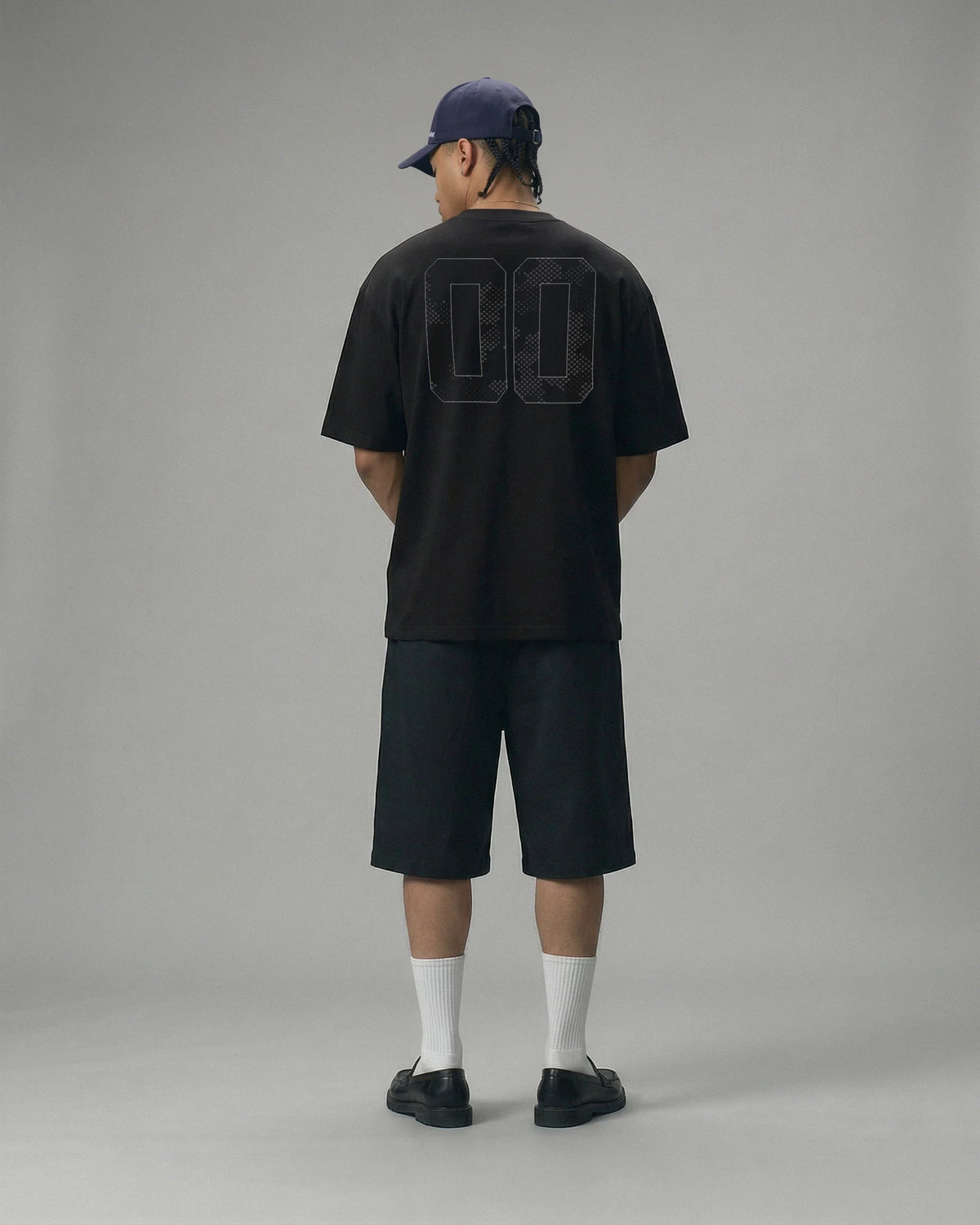 Camiseta oversized Football 00 preta PRISON® detalhe da estampa das costas