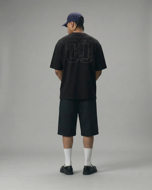 Camiseta oversized Football 00 preta PRISON® detalhe da estampa das costas