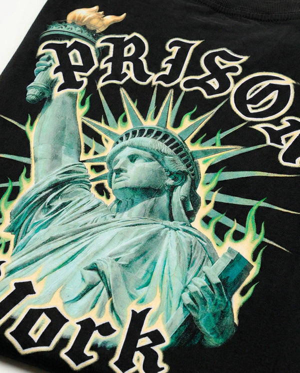 Camiseta oversized Estátua da Liberdade York preta PRISON® estampa nas costas em still
