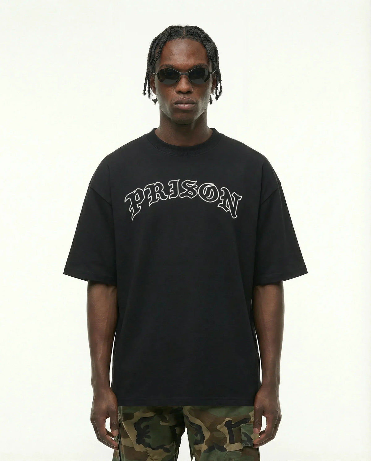 Camiseta oversized Estátua da Liberdade York preta PRISON® no modelo vista frontal
