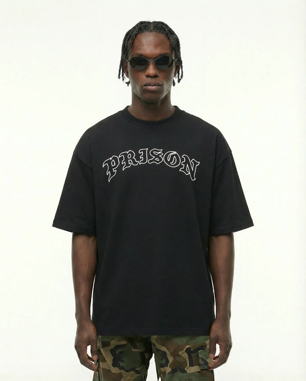 Camiseta oversized Estátua da Liberdade York preta PRISON® no modelo vista frontal