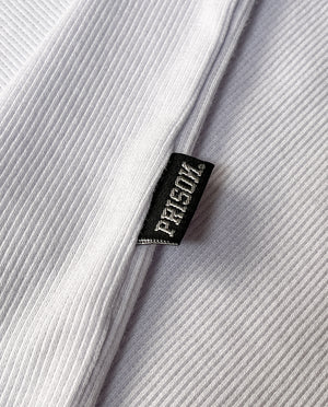 Regata Canelada Masculina PRISON® Branca com azul marinho