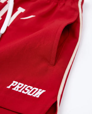 Detalhe do bolso do short masculino vermelho Queens Prison