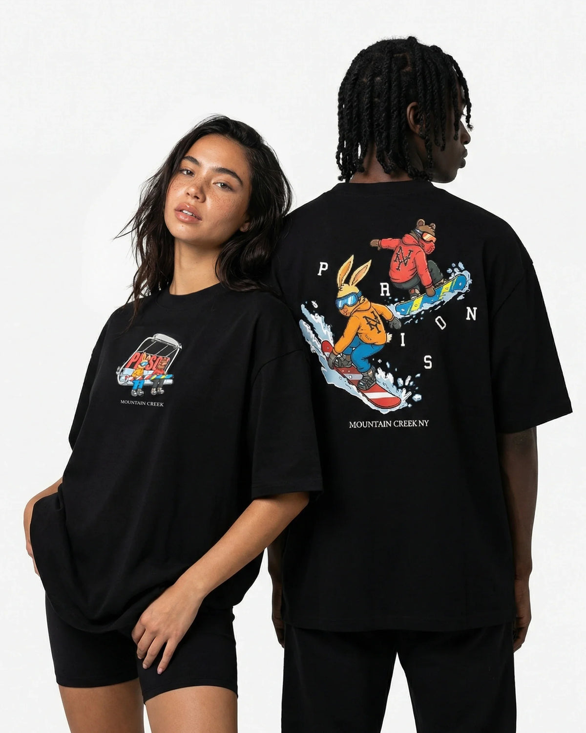 Camiseta oversized Mountain Creek NY preta PRISON® no modelo
