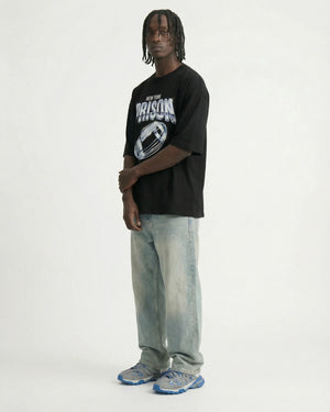 Camiseta oversized New York Football Chrome preta PRISON® no modelo