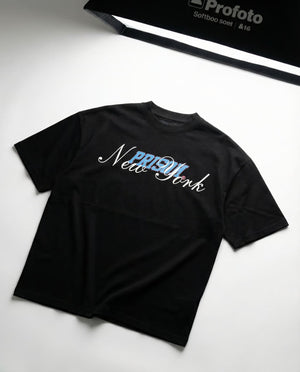Camiseta oversized New York Script preta PRISON® no look
